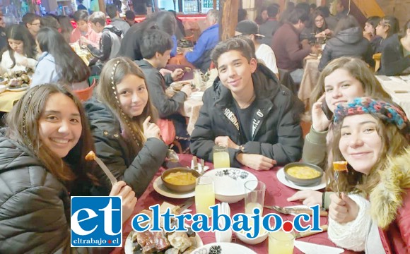 TODO NUEVO PARA ELLOS.- Las comidas, folklore, cultura e historia en museos que estos chicos están conociendo, deberán reflejarse en resúmenes orales y escritos en clases.