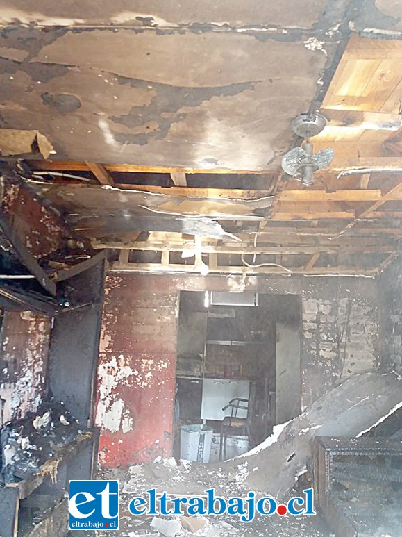 Pérdidas totales para la familia afectada producto de este incendio. (Fotografías: Emergencias Santa María).