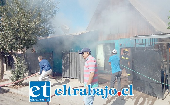 Compañías de Bomberos de Santa María y San Felipe combatieron el fuego.