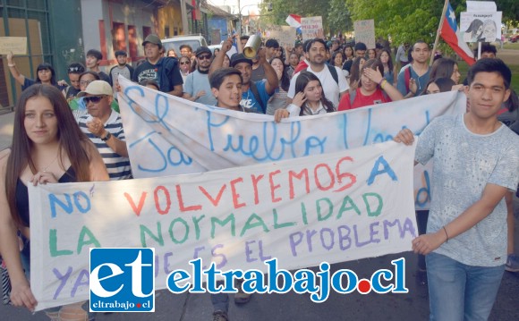 EN SINTONÍA.- Las marchas y protestas siguen a la orden del día en casi todo el territorio chileno, los sanfelipeños también se unen al sentimiento de malestar general.