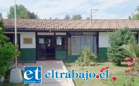 Grupo de manifestantes habrían apedreado las dependencias del Retén de Carabineros de Curimón.