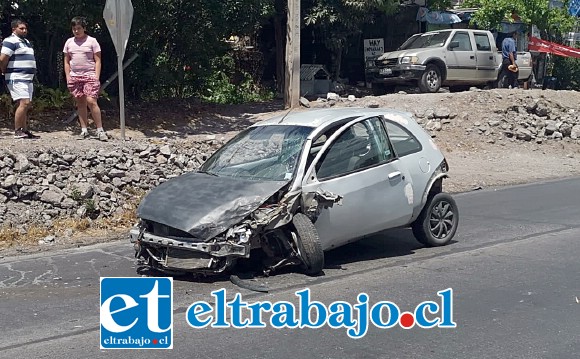 En estas condiciones quedó el vehículo tras la violenta colisión.
