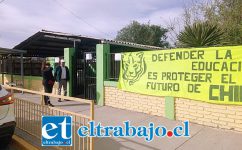Frontis de la Escuela Almendral ubicada en Calle Belisario Montenegro.