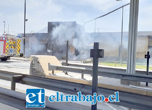 El incendio intencional ocurrió durante las manifestaciones de este martes en la ruta 5 Norte de Llay Llay.