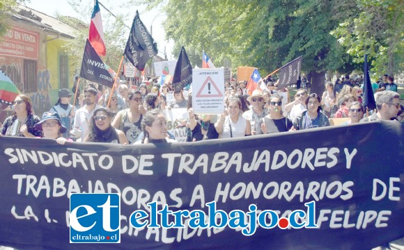 IGUALDAD LABORAL.- Muchas han sido las marchas en las que estos empleados a Honorarios han participado en nuestra comuna.