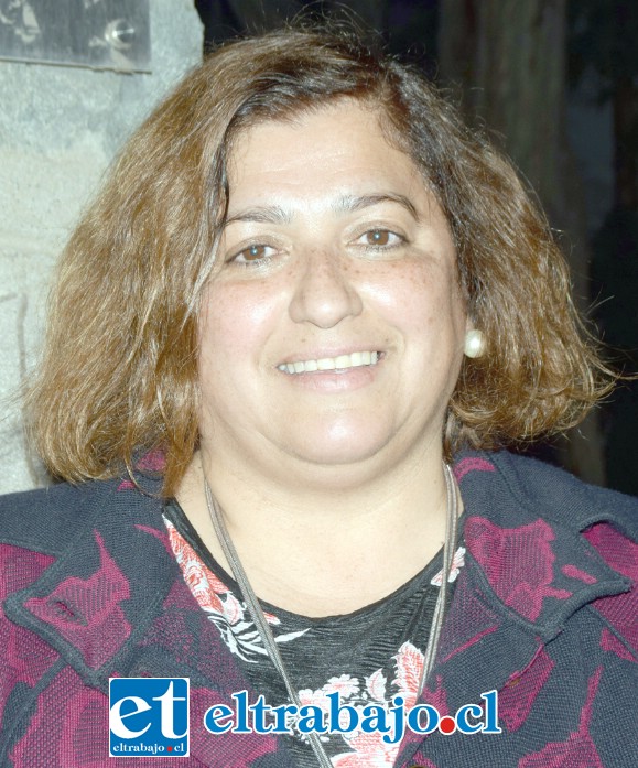 Marcela Zamora Salinas, concejala putaendina que coordinó con los crianceros de Petorca esta valiosa donación.