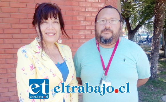 Cynthia Ibaceta González, presidenta de la Asociación Base Fenats Nacional del Hospital San Camilo, junto a Jorge Ovalle, también dirigente de Fenats.