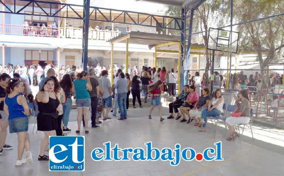 Con gran entusiasmo y masividad se realizó la consulta ciudadana en Llay Llay, donde en total participaron 3.072 personas este domingo.