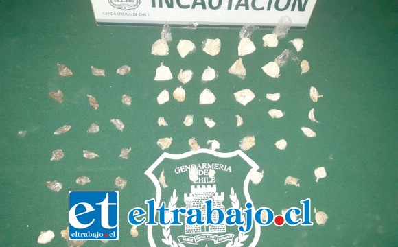Un total de 48 envoltorios con pasta base de cocaína, 15 con marihuana y uno con medicamento en polvo fueron hallados en el interior de una pieza de carne.