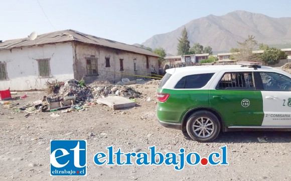 Vecinos del sector requirieron la presencia de Carabineros alrededor de las 09:00 de la mañana de ayer martes en un sitio eriazo de calle Ducó.