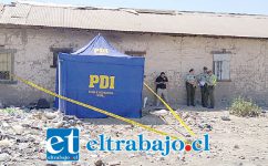 Personal de la PDI trabajando en las pericias preliminares el día del hallazgo en el sitio del suceso.
