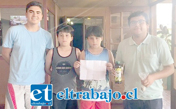 SOLIDARIOS VECINOS.- Los mellizos Franco y Agustín Ibaceta son un claro ejemplo de la solidaridad de nuestros lectores, ellos vendieron limonadas para donar el dinero a la Cuarta.
