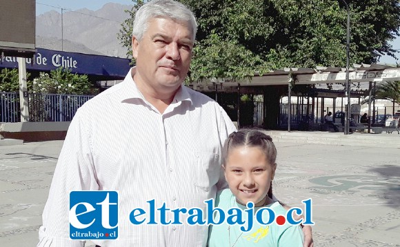 Andrés Figari, relacionador público del Club de Patinaje junto a Josefa Herrera, integrante del mismo club.