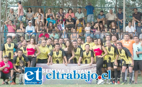 LOS SUBCAMPEONES.- Los jugadores del Club Santa Rosa de Las Cabras, de Santa María, hicieron de las suyas en la cancha, al final aceptaron con dignidad el segundo puesto.