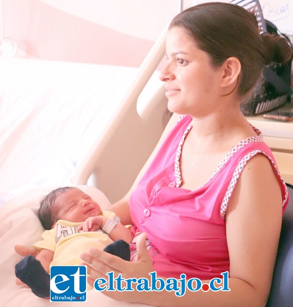 Cilennia Vega, madre del pequeño Oscar, se mostró feliz de que su hijo sea chileno.
