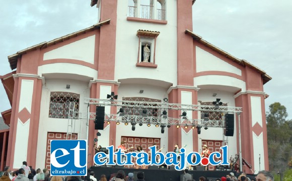 Durante dos días los microempresarios y artesanos de Santa María y del Valle de Aconcagua, podrán exhibir y vender sus productos a todos los visitantes de la feria, que este año podrán participar de un gran evento musical con presentaciones de artistas locales y nacionales. (Foto archivo versión anterior).