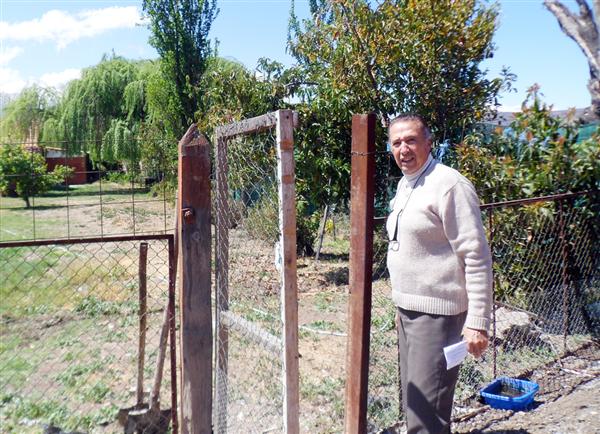 abogado arturo venegas muestra x donde ingresaron a su casa y en el interior (3)