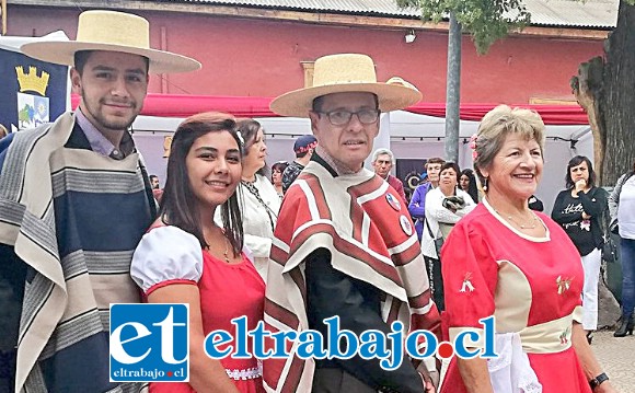 Aquí tenemos a la agrupación de cueca Tierra Querida, son folcloristas que engalanan las principales actividades de nuestra comuna.