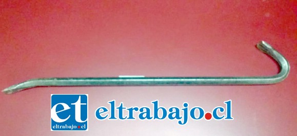 Carabineros incautó este diablo metálico que mantenía el sujeto al momento de la detención.