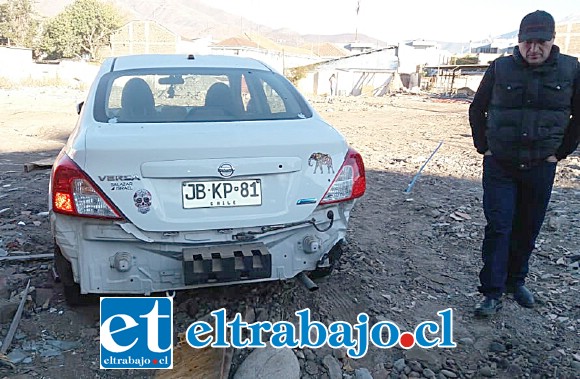 Daños en la parte posterior del Nissan como muestra la imagen.