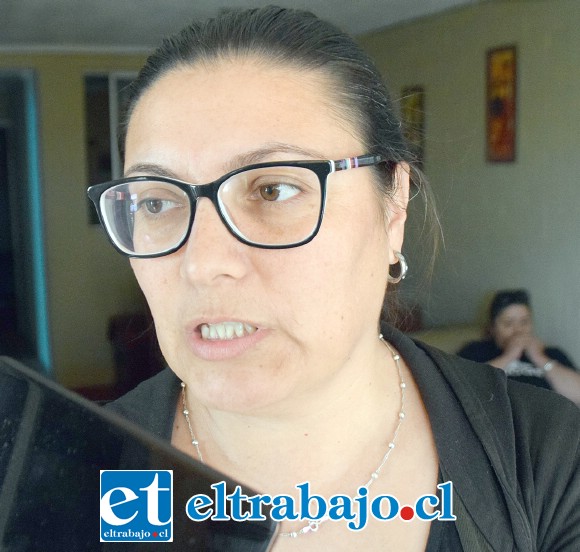 Claudia Montenegro Altamirano, apoderada que asegura discriminaron a su hija para favorecer a dos profesores.