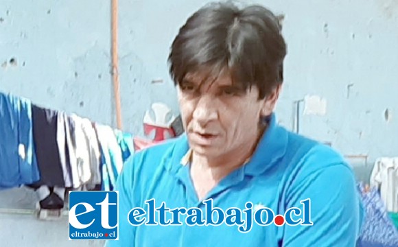 EL CREADOR.- Él es Pablo Zamora, artesano que se gana la vida y apoya a su familia creando muebles en madera.