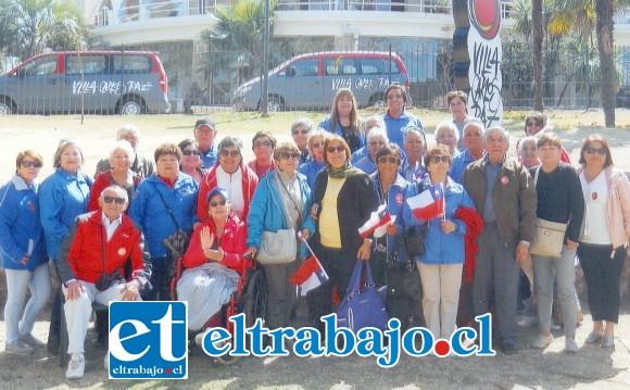 TREMENDOS TROTAMUNDOS.- Aquí tenemos a los adultos mayores más internacionales de nuestro país, ellos son el Coro de Adultos Mayores de San Felipe.