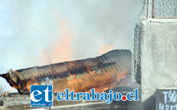 PÉRDIDAS MILLONARIAS.- Cada centímetro del inmueble fue purificado por este elemento natural, destruyendo todo a su paso.