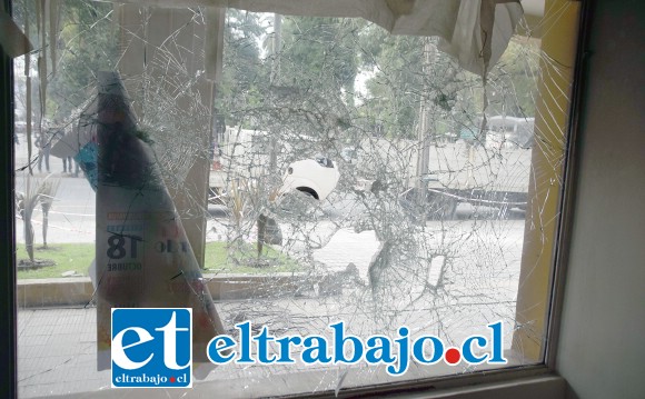 TRISTE PANORAMA.- Algunos locales, actualmente desocupados del edificio, lucen así de mal.