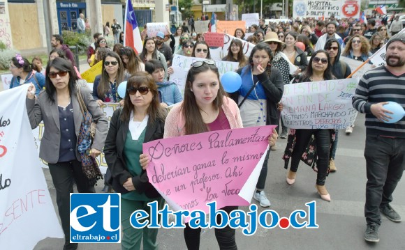 Educadoras de párvulos también marchando por sala cuna universal.