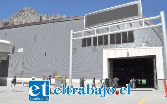 El nuevo complejo Los Libertadores estaría mal diseñado, con problemas de ventilación asociada a la acumulación de gases que emiten los vehículos, denunció un dirigente nacional de los funcionarios del SAG.