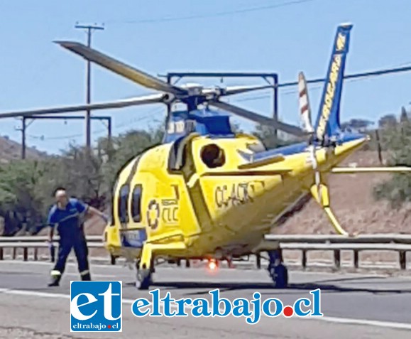 Otro de los helicópteros que vino al rescate de los niños.