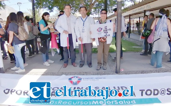Estos médicos participan de la movilización como una forma de apoyar las demandas sociales de los vecinos del Valle de Aconcagua.