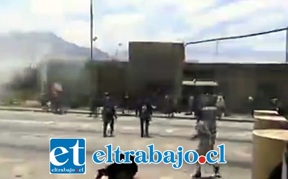 Un grupo de manifestantes se encontraba en la Ruta 5 Norte durante la jornada de ayer martes.