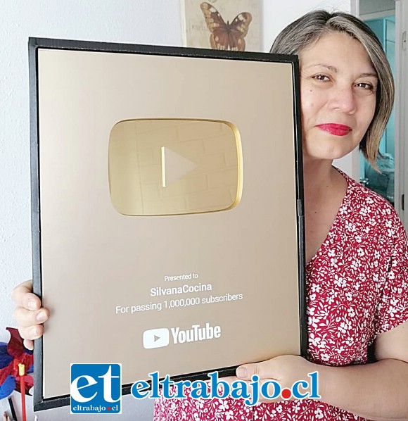IMPARABLE.- Silvana Venegas nos muestra orgullosa el Botón de Oro que recibió tras menos de una década de arduo trabajo.