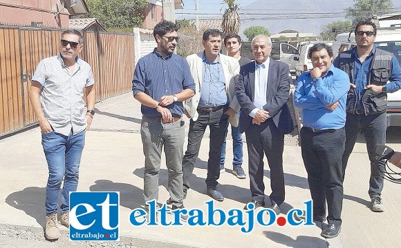 El alcalde Patricio Freire junto a los equipos técnicos de la Secplac y la DOM realizaron una visita inspectiva a los trabajos del nuevo tramo de Hermanos Carrera Noriente, entre Abraham Ahumada y Toro Mazote.