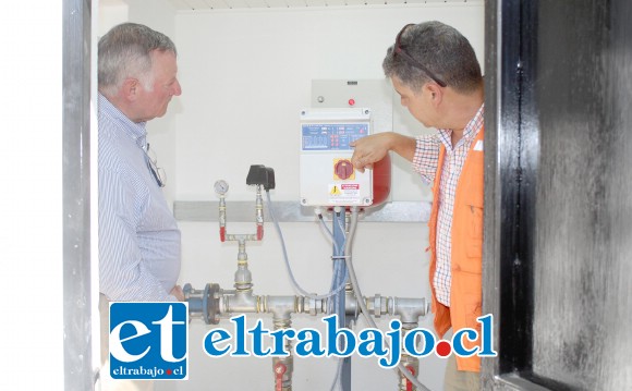 El proyecto consistió en la instalación de un sistema presurizador para elevar la presión de agua y así permitir la conexión de los 16 nuevos hogares.