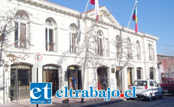 Desde la Municipalidad de Los Andes se informó que la única solicitud de revisión sobre plagas en el sector de Villa Alto Aconcagua, es sobre cucarachas, no teniendo antecedentes respecto a plagas de murciélagos.