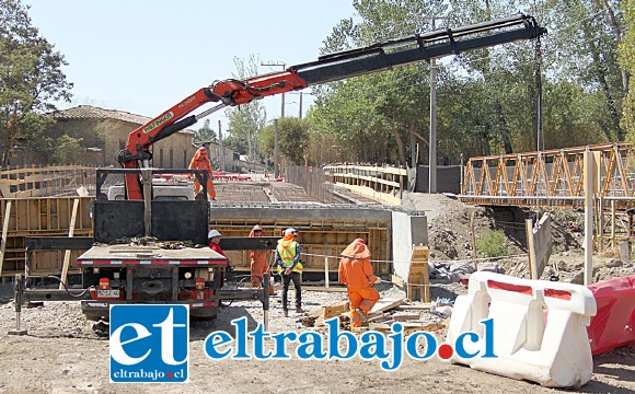 OBRA EN MARCHA.- Así luce el lugar donde finalmente quedará el nuevo puente.