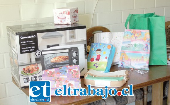 BUENOS PREMIOS.- Aquí tenemos algunos de los premios a sortear mañana viernes en el frontis de Diario El Trabajo.