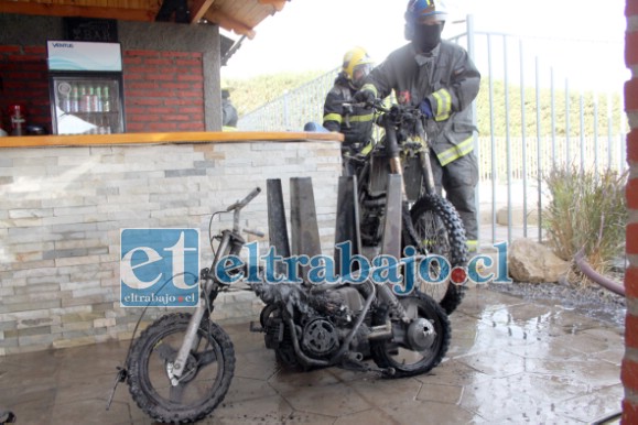 PÉRDIDAS MILLONARIAS.- Las pérdidas fueron sólo materiales, motocicletas y electrodomésticos y una máquina de hacer ejercicios quedaron hechas cenizas.