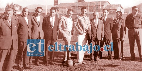 HIZO HISTORIA.- Aquí vemos a Serg io formando parte del primer directorio del Club Unión San Felipe.