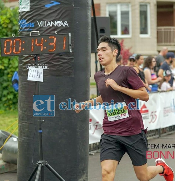 ESE DÍA GANÓ LA 10K.- Aquí vemos en Quebec Canadá al sanfelipeño Álvaro Ortiz, corriendo por sus sueños llevando el nombre de nuestro país muy en alto.