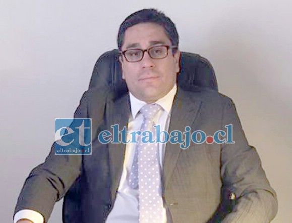 Fernando Castañeda Magna, abogado de las familias.