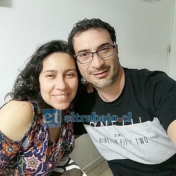 FIEL ACOMPAÑAMIENTO.- Aquí vemos a María Paz Rojas y su pareja Jorge Báez, quien se ha mostrado agradecido con muchas personas solidarias con su mujer.