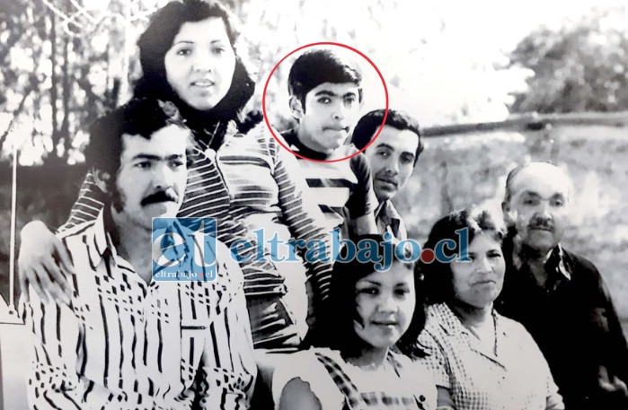 UNA GRAN FAMILIA.- Aquí vemos al tremendo Alejandro con sus padres Rubén Saá y Feliciana Fernandoy, y otros de sus hermanos.