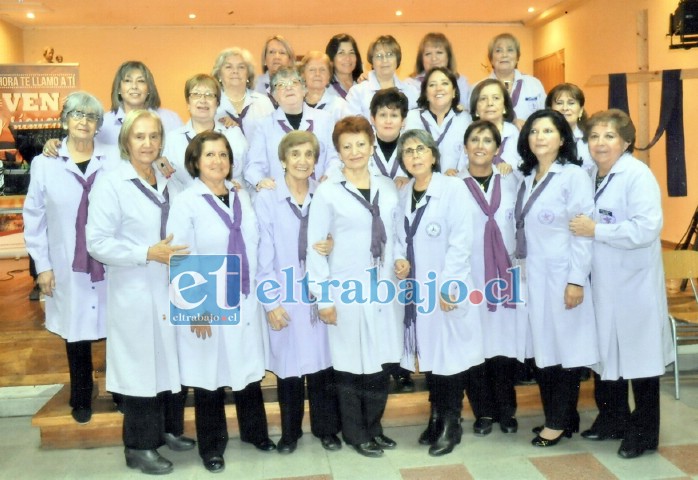 NUESTRAS DAMAS DE LILA.- Ellas son parte del voluntariado de amor que desinteresadamente atienden a las personas enfermas de cáncer en su fase terminal.