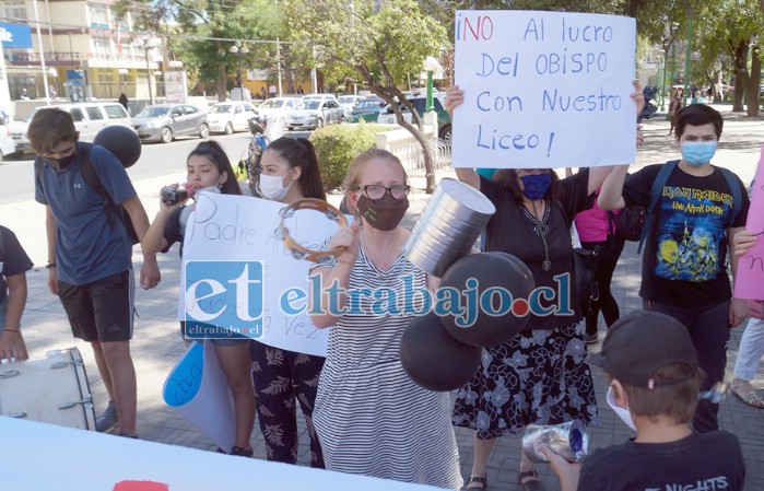 TODAS LAS EDADES.- Con distintos protagonistas y de todas las edades se siguen manifestando los vecinos de Rinconada en nuestra ciudad.