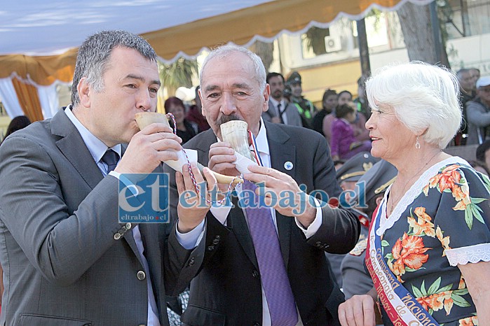 CON AMPLIA EXPERIENCIA.- Como gobernador de San Felipe, Eduardo León estuvo codo a codo con el alcalde Patricio Freire, aquí lo vemos en una actividad oficial de sus cargos. (Archivo)
