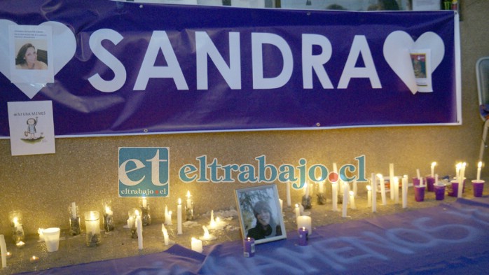 DESPIERTA SANDRA.- Muchas velas fueron encendidas para iluminar a Sandra el camino de regreso a este plano terrenal.